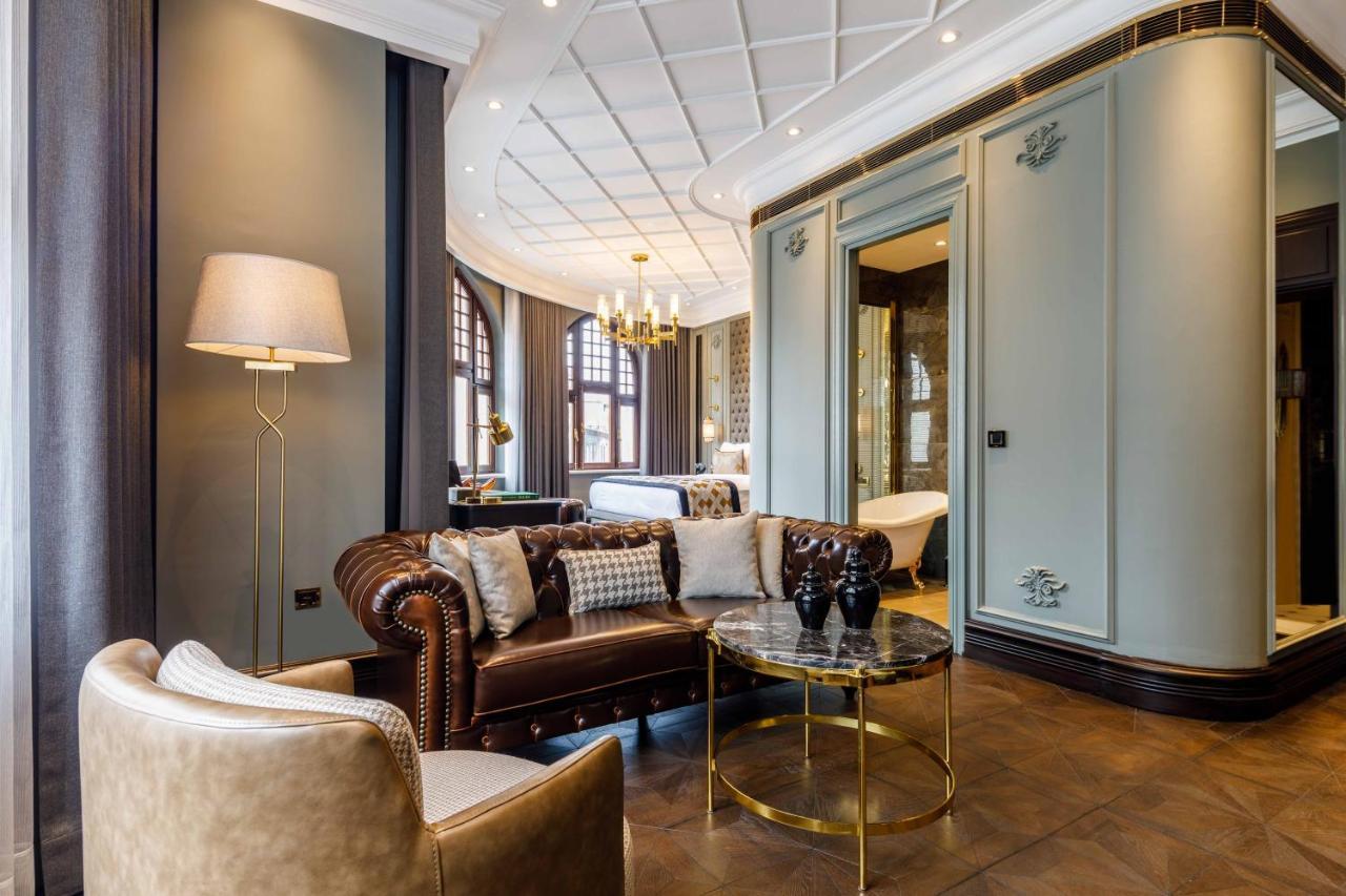 Cronton Design Hotel Istambul Extérieur photo The living room of a suite at The Ivy Hotel